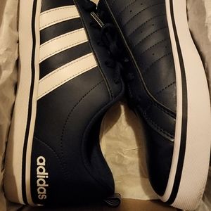Like new Adidas tennis shoes